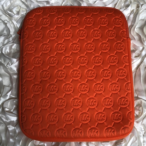 Michael Kors Tablet Case - Picture 3 of 13